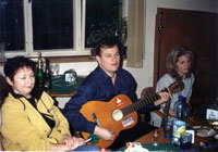 Na kytaru hraje Ren� Farga�