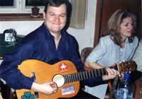 Na kytaru hraje Ren� Farga�