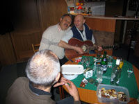 Zp�vaj�c� dvojice zleva :  Milan Ligocki, Honza �imonovi�