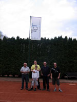 Spole�n� foto pod vlajkou