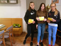 Ocenn hrky zleva :  Adla Motykov, Anna Holubkov, Mia Schimandlov