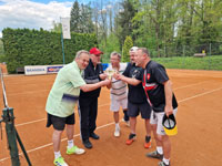 Vzty�ov�n� klubov�ch vlajek