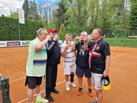 Vzty�ov�n� klubov�ch vlajek