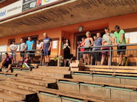 Div�ci na centr�ln�m dvorci