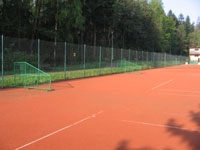 P�ed�lovac� ploty na dvorc�ch