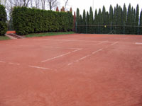 Zadn� dvorce jsou hotovy