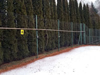 D�ra v zadn�m plot�