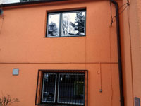 Pohled na budovu s nov�mi okny