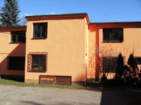 Pohled na budovu s nov�mi okny