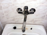 Po�kozen� kapaj�c� baterie