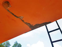 Po�kozen� om�tky na balk�n�