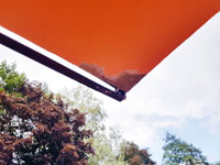 Po�kozen� om�tky na balk�n�