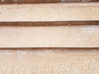 Dla�ba na schodech na centr�ln�m dvorci