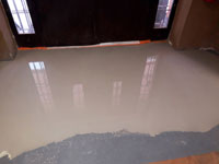 Samonivela�n� hmota