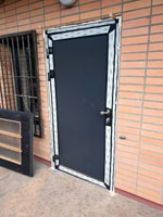 Mont� dve�� do �editelny