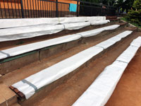 Zakryt� lavi�ky plachtami