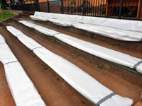 Zakryt� lavi�ky plachtami