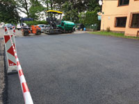 Pokl�dka nov�ho asfaltu