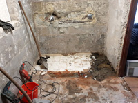 Rekonstrukce sprch bourac� pr�ce