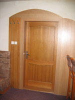 Oprava vstupn�ch dve��