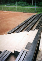 Rekonstrukce lavi�ek na centr�ln�m dvorci