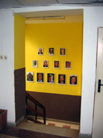 Obrazy na schodi�ti