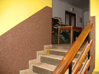 Malby a sokl na schodech