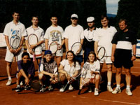 Rok 2001 zleva :  Luk Pietrosz, Filip Grim, Petr Klus, Jan Raszka, Ale Dobesch, Ren Farga, Pavel Otava, Kateina Ligock, Jan Bolek, Kateina Wilczekov, Pavla Sikorov