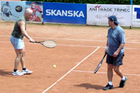 Boje ve skupin�ch zleva :  Petr �i�ka, Miroslav J�va