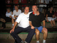 Oslavy v pln�m proudu zleva :  Ren� Farga�, L��a Vr�tn�