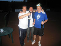 Oslavy v pln�m proudu zleva :  Ren� Farga�, Honza �imonovi�, Zbyn�k Nieslanik