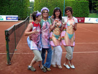 Krsn obleky zleva :  Darina Hekov, Zina, tpnka Pisrikov, Karin Siakalov