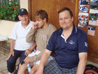 P�i odpo�inku zleva :  Gustav Goczol, Jan Marek, Ren� Farga�