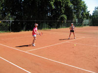 astnice turnaje zleva :  Helena Sedlkov, Pavla Dordov