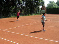 astnice turnaje zleva :  Karin Lasotov, Monika Kremerov