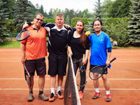astnci turnaje zleva :  Pavel Struminsk, Jaroslav Zowada, Natlie Wilkov, Van Manh Cao
