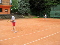 ��astn�ci turnaje zleva :  Zden�k Opina, Radek Kren�elok