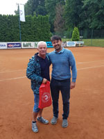 Nejstar�� hr�� turnaj vlevo :  Rudolf Bilko