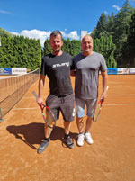 ��astn�ci turnaje zleva :  Martin Holub��k, Tom� Zoubek