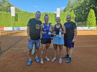 Dv� ��astnice turnaje zleva :  Martina Jindrov�, Barbora Zajoncov�