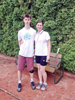 ��astn�ci turnaje zleva :  Michal Uhl��, Martina Uhl��ov�