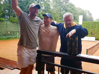 Oslavenec vpravo :  Vladim�r Kyli�n