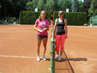 Finalistky dvohra �eny zleva :  Dagmar Janischov�, Kate�ina Siskov�