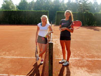 Semifinalistky dvohra �eny zleva :  Veronika Gol��ov�, Dagmar Janischov�