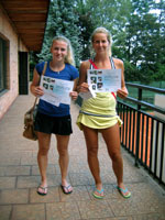 2.m�sto �ty�hra �eny zleva :  Veronika Gol��ov�, Monika Wawrzyczkov�