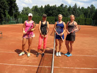Semifinalistky �ty�hra �eny zleva :  Martina Kudelov�, Kate�ina Siskov�, Krist�na Han�arov�, Nikola Tomanov�