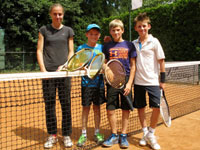 Foto po �ty�hr�ch zleva :  Jarmila Sikorov�, David Sikora, Kvido Kozlovsk�, Jan Cienciala