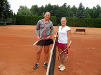 Finalistky dvouhry �en zleva :  Nikola Tomanov�, Krist�na Hrabalov�