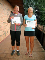 1.m�sto �ty�hra �eny zleva :  Nikola Tomanov�, Andrea Gabriela Knutsonov�