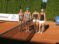 Semifinalistky �ty�hry �en zleva :  Pavla Kov��ov�, Hana Kov��ov�, Karolina P�nov�, Pavl�na Guziurov�